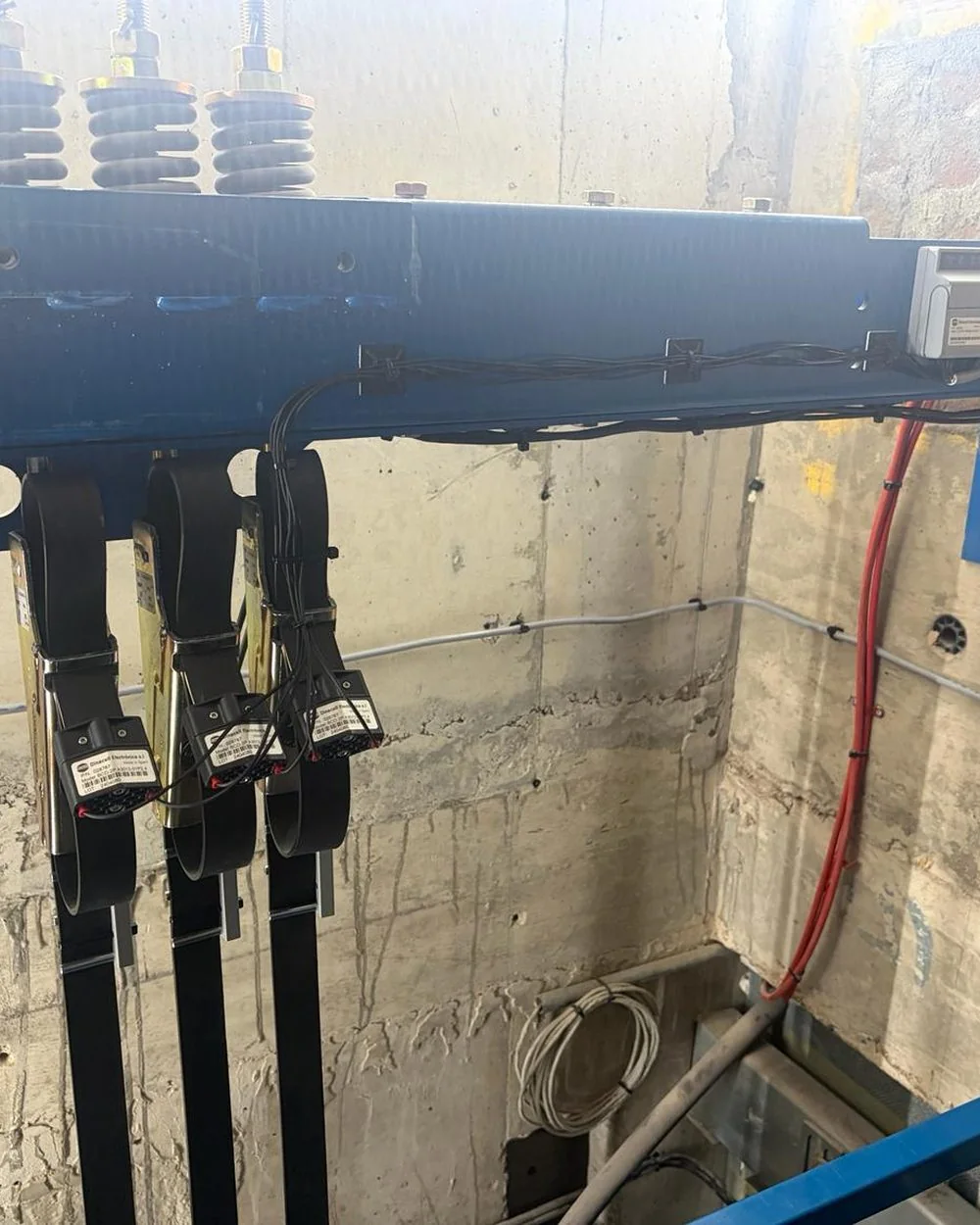 Lift shaft equipment and cabling